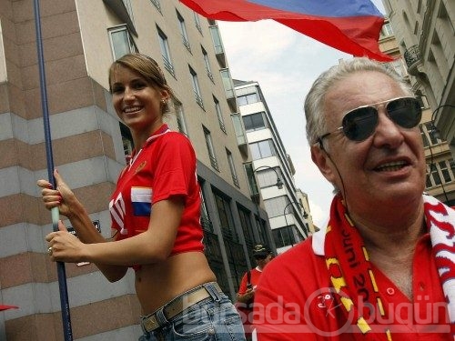 EURO 2012'nin tribün güzelleri