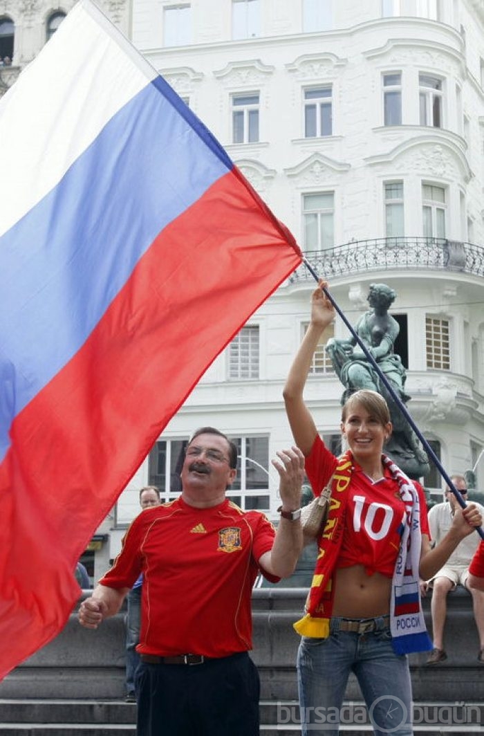 EURO 2012'nin tribün güzelleri