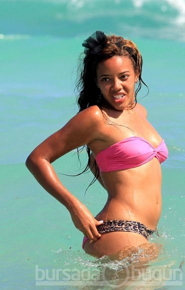 Ünlülerin bikini tutkusu