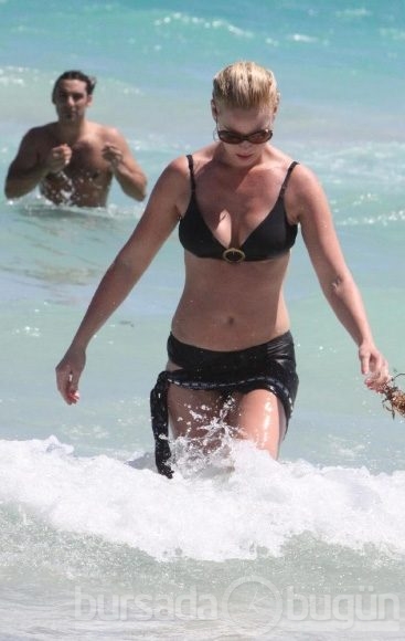 Ünlülerin bikini tutkusu