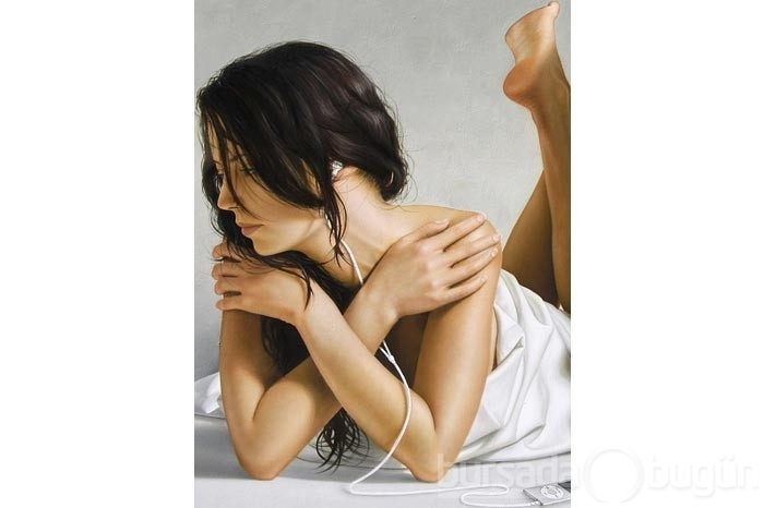 Hiper gerçek seksi tablolar büyülüyor