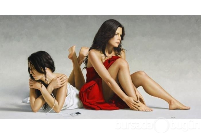 Hiper gerçek seksi tablolar büyülüyor