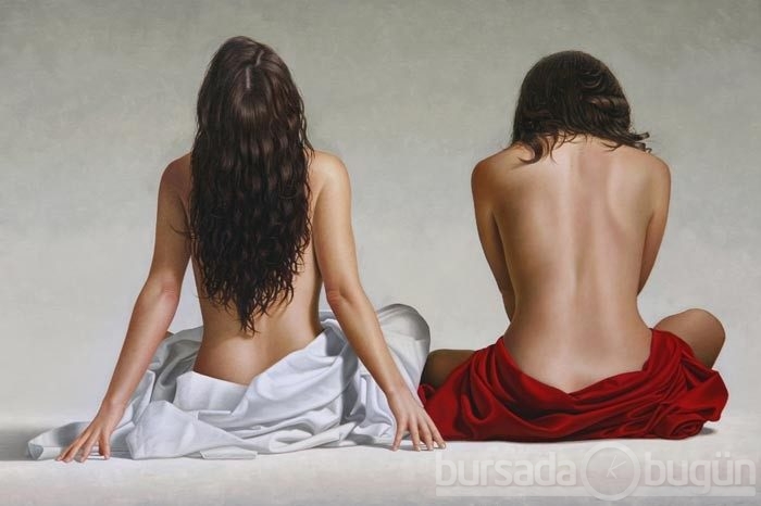 Hiper gerçek seksi tablolar büyülüyor