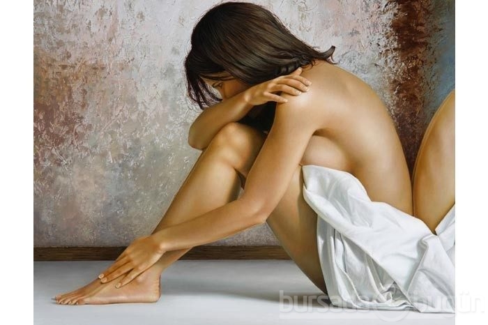 Hiper gerçek seksi tablolar büyülüyor