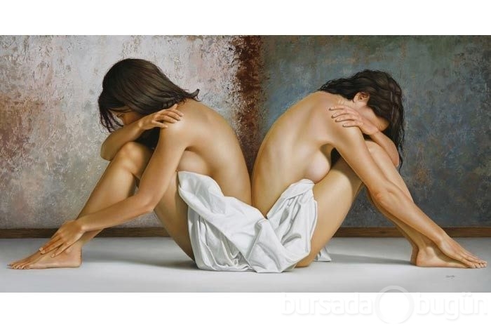 Hiper gerçek seksi tablolar büyülüyor