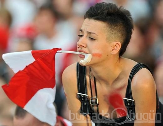 EURO 2012'nin tribün güzelleri