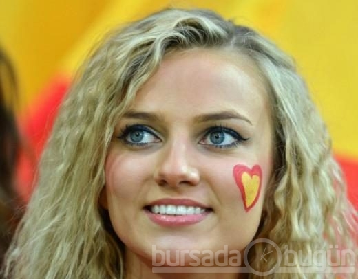 EURO 2012'nin tribün güzelleri