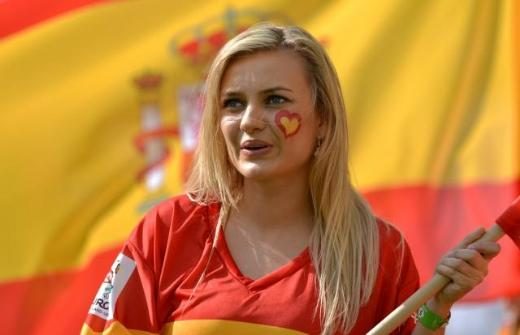 EURO 2012'nin tribün güzelleri
