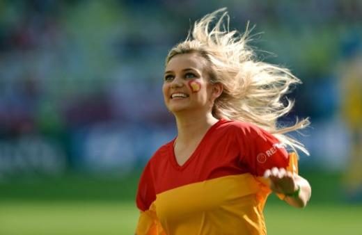 EURO 2012'nin tribün güzelleri