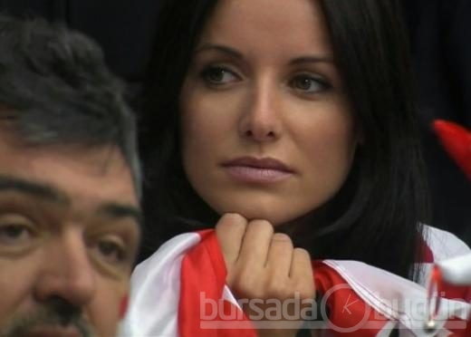 EURO 2012'nin tribün güzelleri