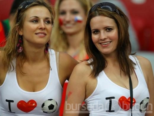 EURO 2012'nin tribün güzelleri