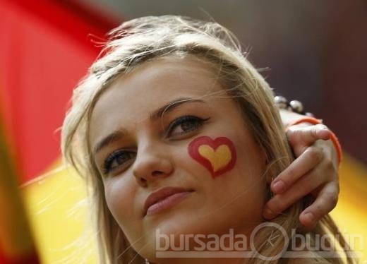 EURO 2012'nin tribün güzelleri