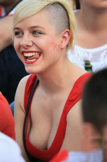 EURO 2012'nin tribün güzelleri