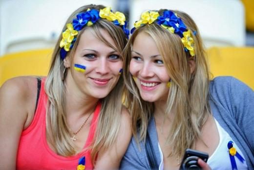 EURO 2012'nin tribün güzelleri