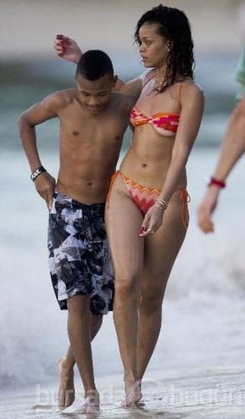 Rihanna'nın deniz keyfi