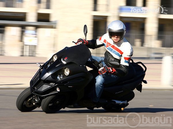 Yarışçı Gilera büyülüyor