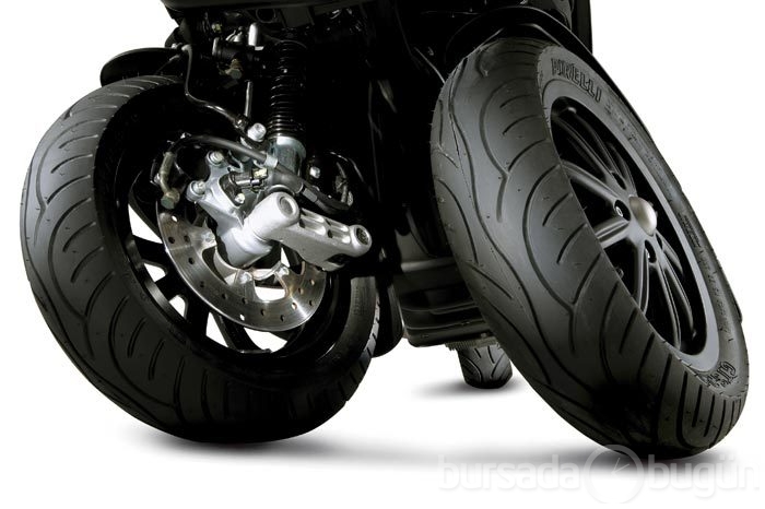 Yarışçı Gilera büyülüyor