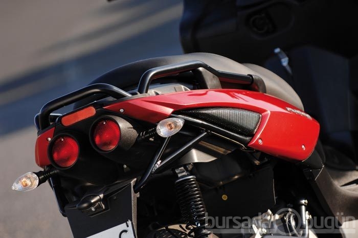 Yarışçı Gilera büyülüyor