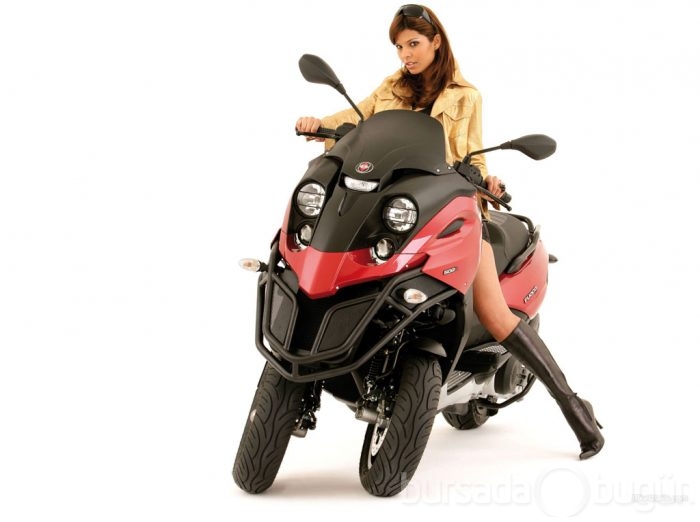 Yarışçı Gilera büyülüyor