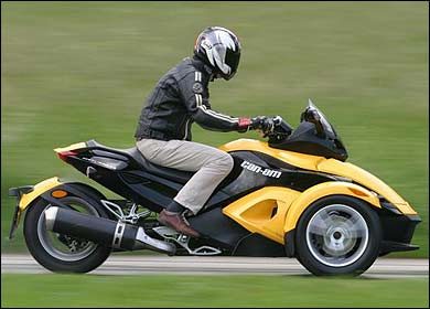 Yarışçı Gilera büyülüyor