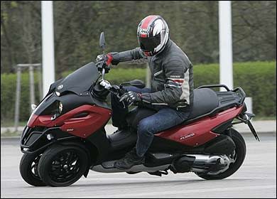 Yarışçı Gilera büyülüyor