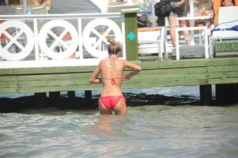 Şeyma Subaşı bikini ile yakalandı