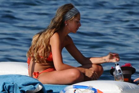 Hadise'den inanılmaz frikikler