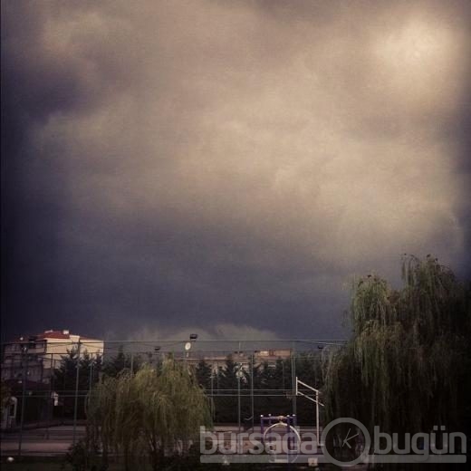 Ünlülerin Twitter'da paylaştığı yağmur fotoğrafları