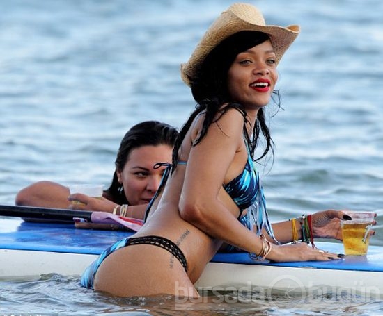 Rihanna tatile doyamadı