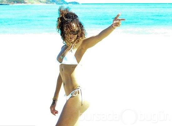 Rihanna tatile doyamadı
