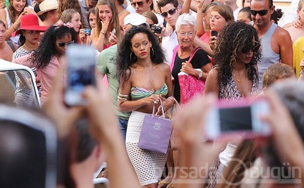Rihanna tatile doyamadı
