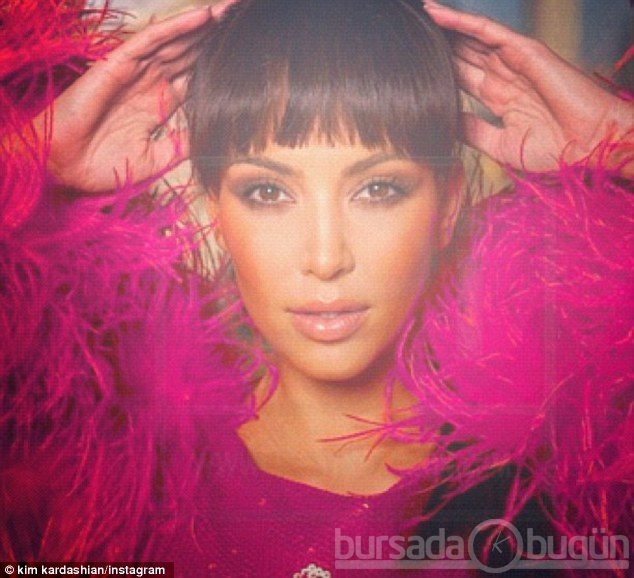 Kim Kardashian fiziğiyle göz doldurdu