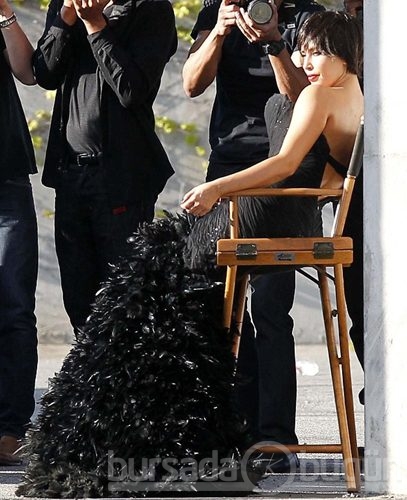 Kim Kardashian fiziğiyle göz doldurdu