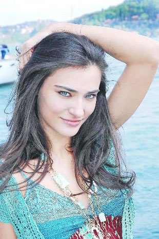 Aşık olunca kendimi kaybediyorum