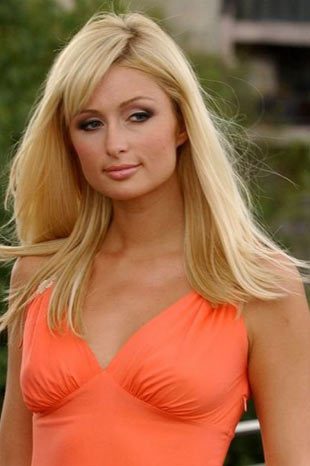 Paris Hilton Rus dergisine soyundu