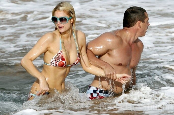 Paris Hilton Rus dergisine soyundu