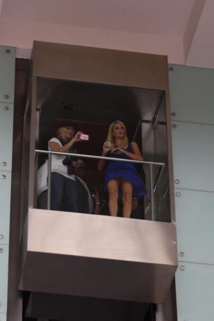 Paris Hilton Rus dergisine soyundu
