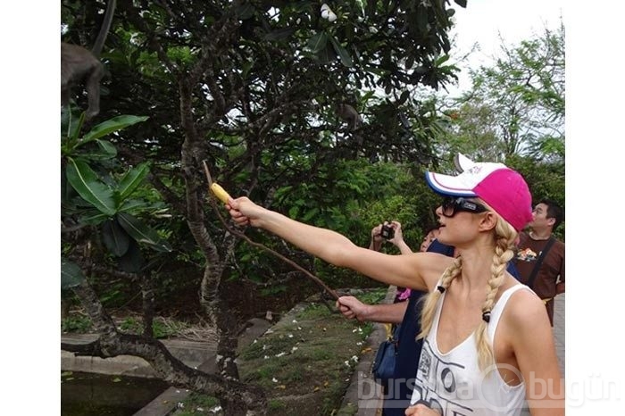 Paris Hilton Rus dergisine soyundu