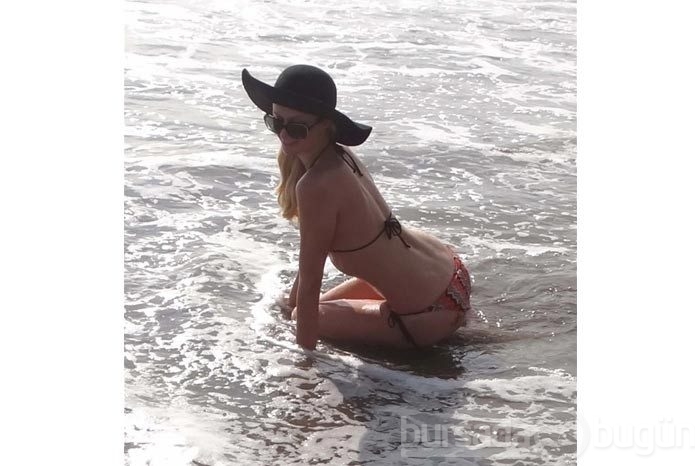 Paris Hilton Rus dergisine soyundu