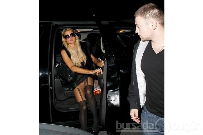 Paris Hilton Rus dergisine soyundu