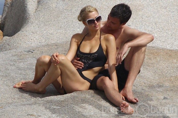 Paris Hilton Rus dergisine soyundu