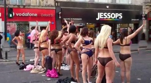 Londra'da trafiği durduran açılış
