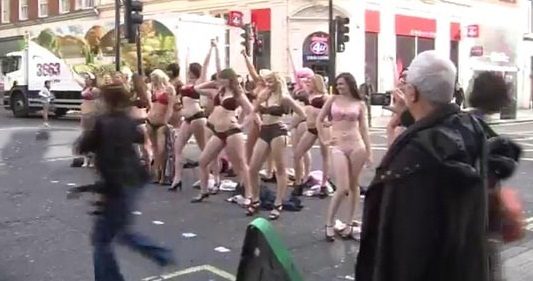 Londra'da trafiği durduran açılış