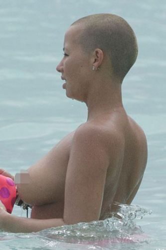 Amber Rose plajda sereserpe