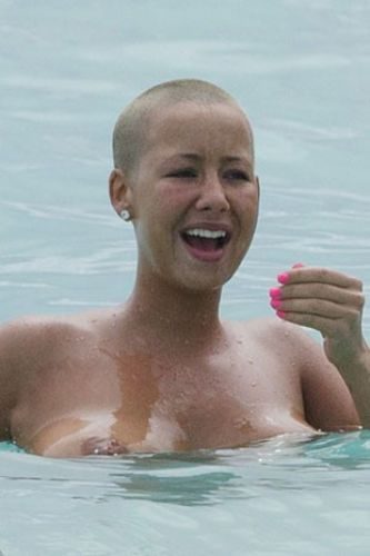 Amber Rose plajda sereserpe
