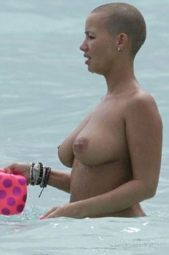 Amber Rose plajda sereserpe