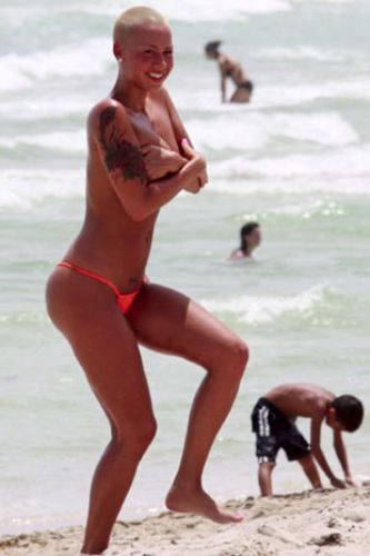 Amber Rose plajda sereserpe