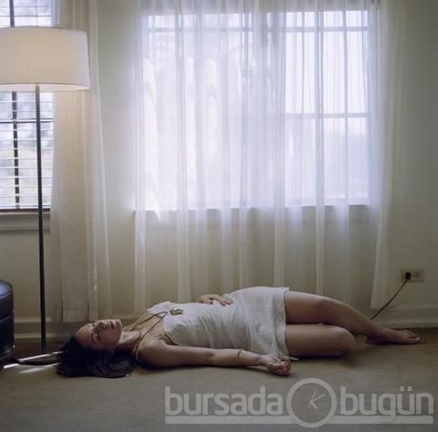 Ünlüleri uyutup fotoğrafladı
