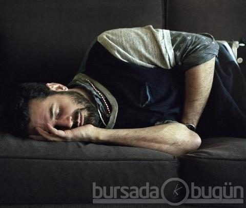 Ünlüleri uyutup fotoğrafladı