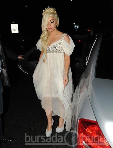 Lady Gaga sahnede yine çıldırdı